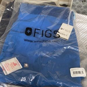 Women’s L unopened FIGS Kade Cargo Scrub Bottoms